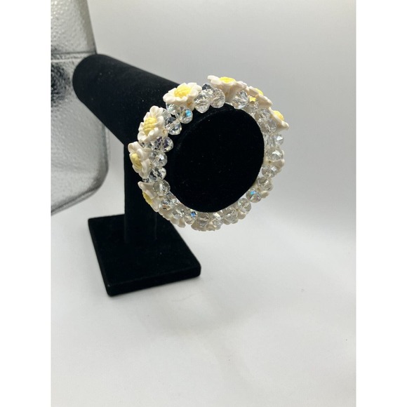 Vintage White Daisy Crystal Stretch 3.5 Inch Length Bracelet! - Picture 4 of 7